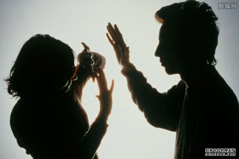 妻子家暴我,我应该离婚吗?